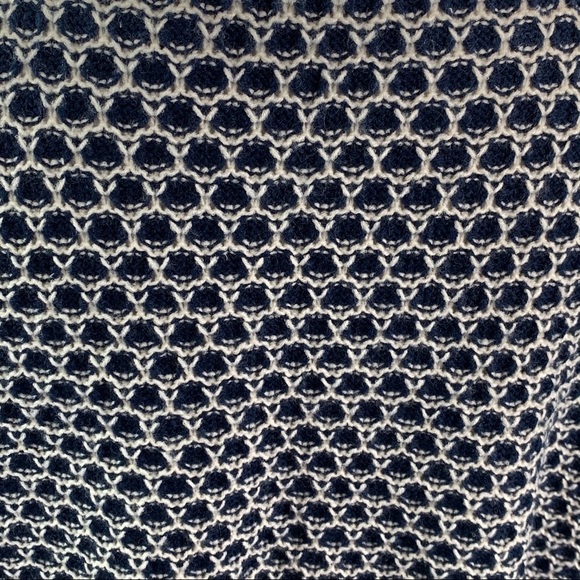 Forever 21 navy and white sweater - Picture 3 of 6